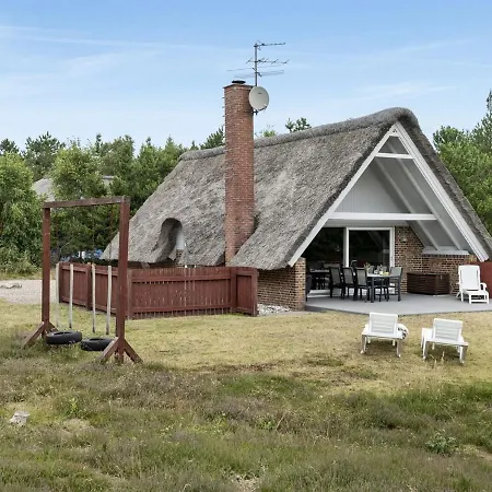 Hotel Holiday Folkhart - 1km From The Sea In Western Jutland By Interhome Vesterhede