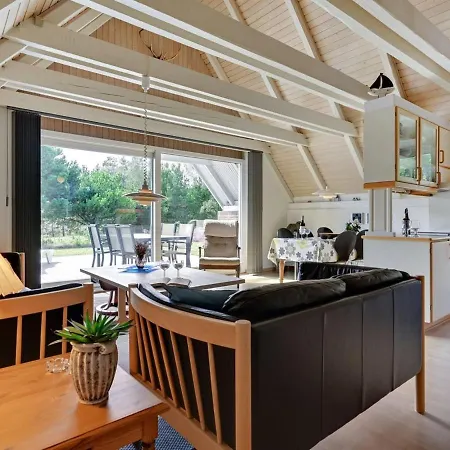 Hotel Holiday Folkhart - 1km From The Sea In Western Jutland By Interhome Vesterhede
